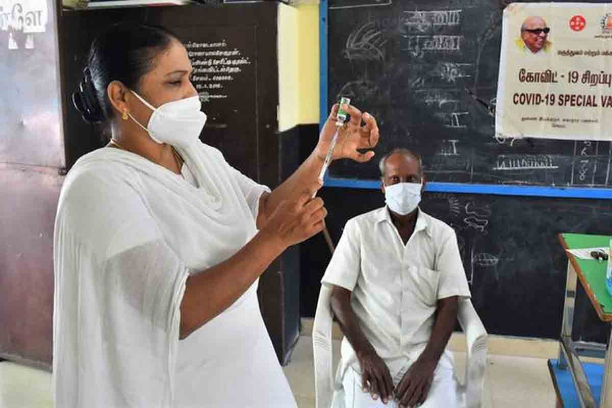 థర్డ్‌డోస్‌కు డాక్టర్‌ సర్టిఫికెట్‌ అక్కర్లేదు