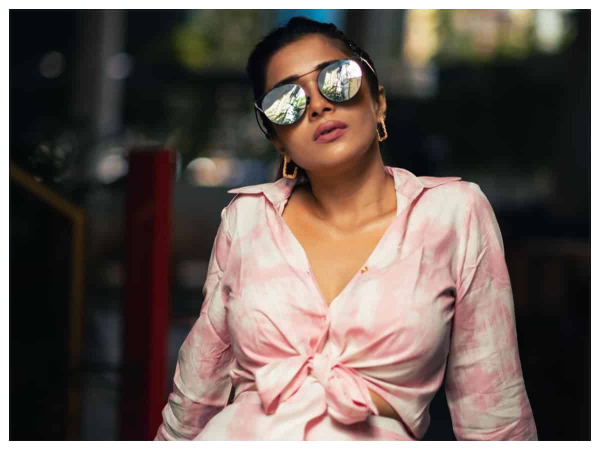 Tina Datta | అందంతో కుర్రకారు మనసులు కొల్లగొడుతున్న టీనా దత్తా..