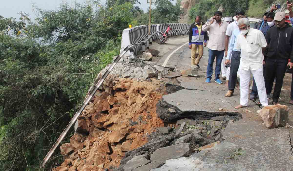 Tirumala | యుద్ధ ప్రాతిపదికన తిరుమ‌ల‌ ఘాట్ రోడ్డు మరమ్మతులు