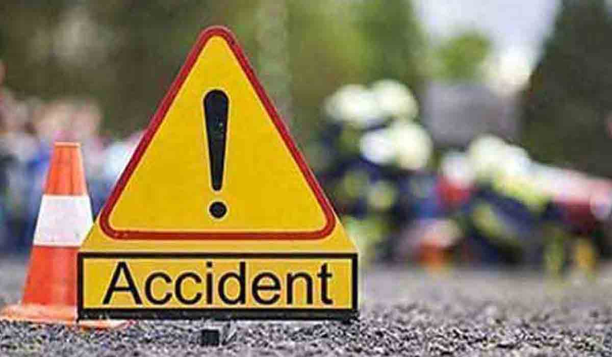 జగిత్యాలలో ట్రాక్టర్‌ బోల్తా.. ఇద్దరు కూలీలు మృతి