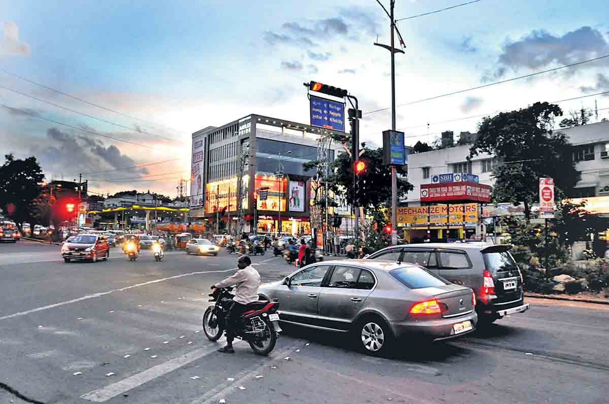 చకచకా జంక్షన్ల అభివృద్ధి..!