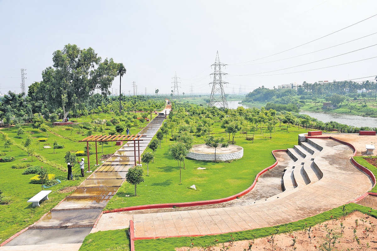 ఉప్పల్‌ ప్లాటు.. యమ హాటు