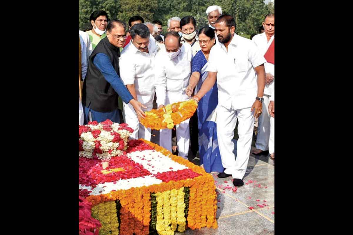 పీవీకి భారతరత్న ఇవ్వాలి