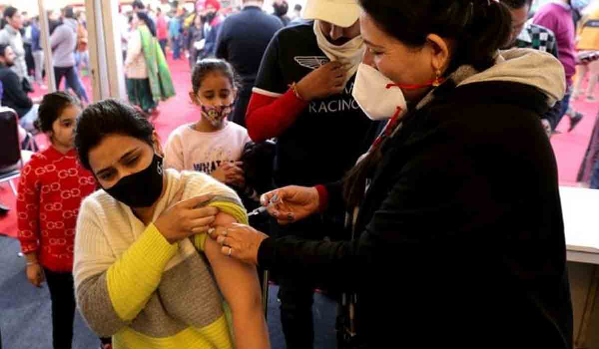 Vaccination: దేశంలో 160 కోట్లు దాటిన వ్యాక్సిన్ క‌వ‌రేజ్‌.. ఒక్క‌రోజే 70 ల‌క్ష‌ల మందికి టీకాలు