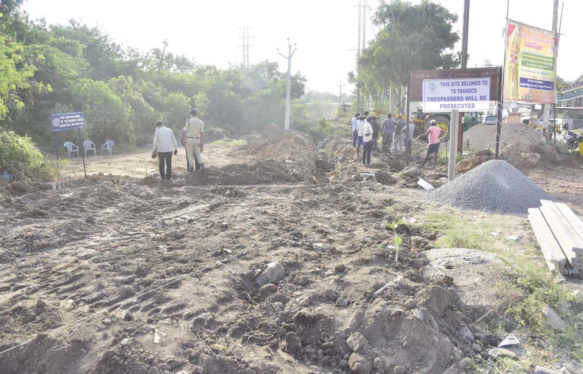 కరెంటోళ్ల జాగకు కంచె