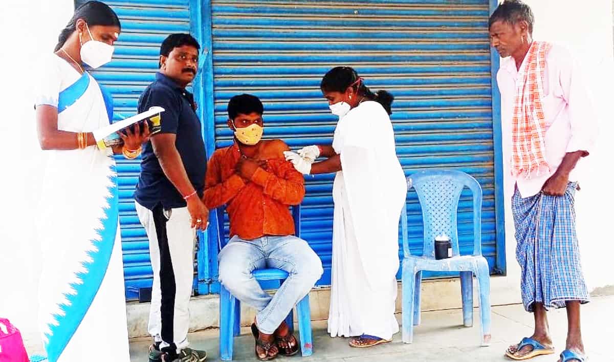 వ్యాక్సినేషన్‌ ప్రక్రియను ముమ్మరం చేయాలి