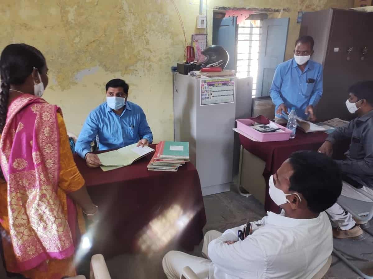 గ్రామాలను ఆదర్శంగా తీర్చిదిద్దాలి