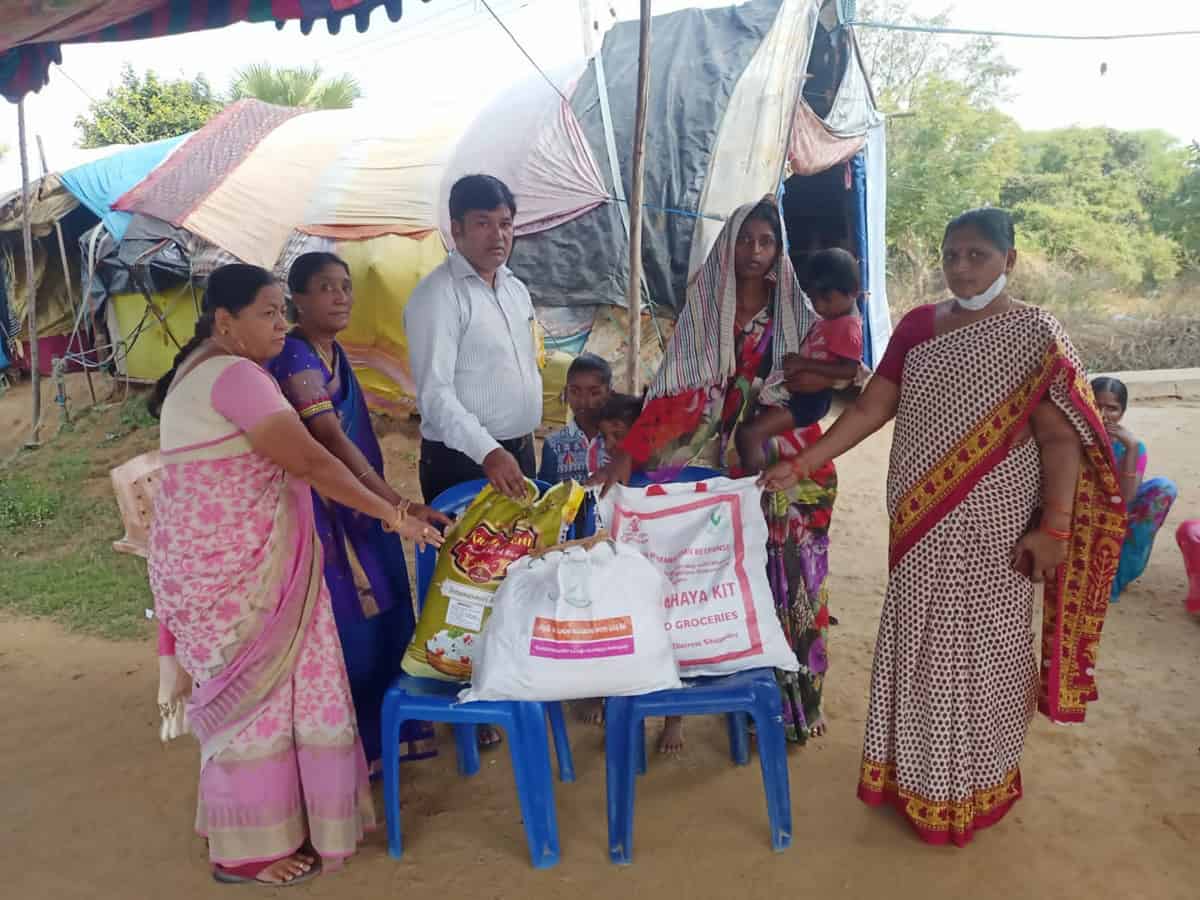 నిరుపేద పిల్లలను అన్నివిధాలా ఆదుకుంటాం