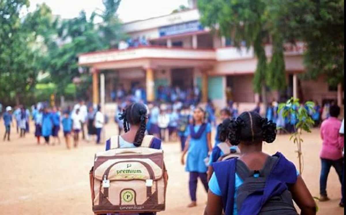 చదువులు సాఫీగా సాగేలా..