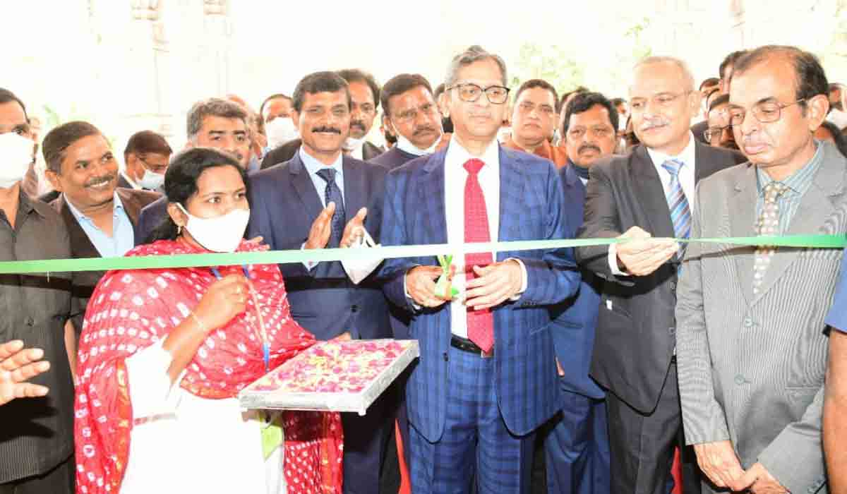 హ‌నుమ‌కొండలో 10 కోర్టుల భ‌వ‌న స‌ముదాయం  ప్రారంభం