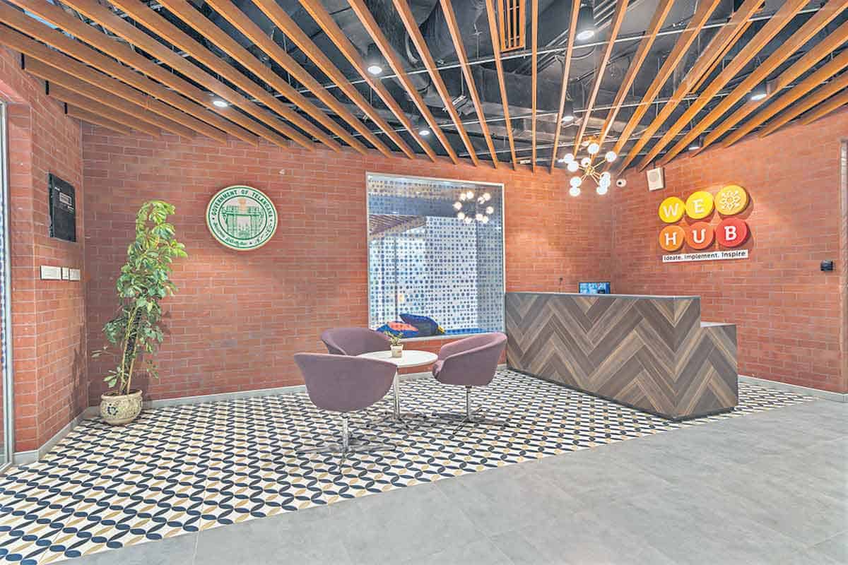 వీ-హబ్‌కు 26 స్టార్టప్‌ల ఎంపిక