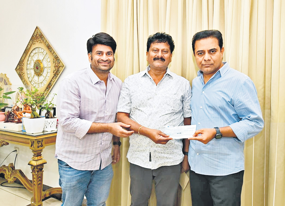 యాదాద్రి ఆలయ ‘స్వర్ణ తాపడానికి’ వీరభద్ర మినరల్స్‌ రూ.50 లక్షల విరాళం