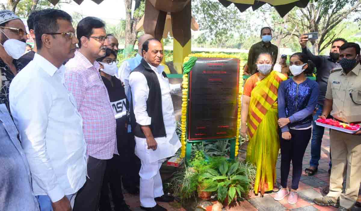 జూపార్కులో కొత్త సౌక‌ర్యాల‌ను మెరుగుప‌రుస్తున్నాం : మంత్రి ఇంద్ర‌క‌ర‌ణ్ రెడ్డి