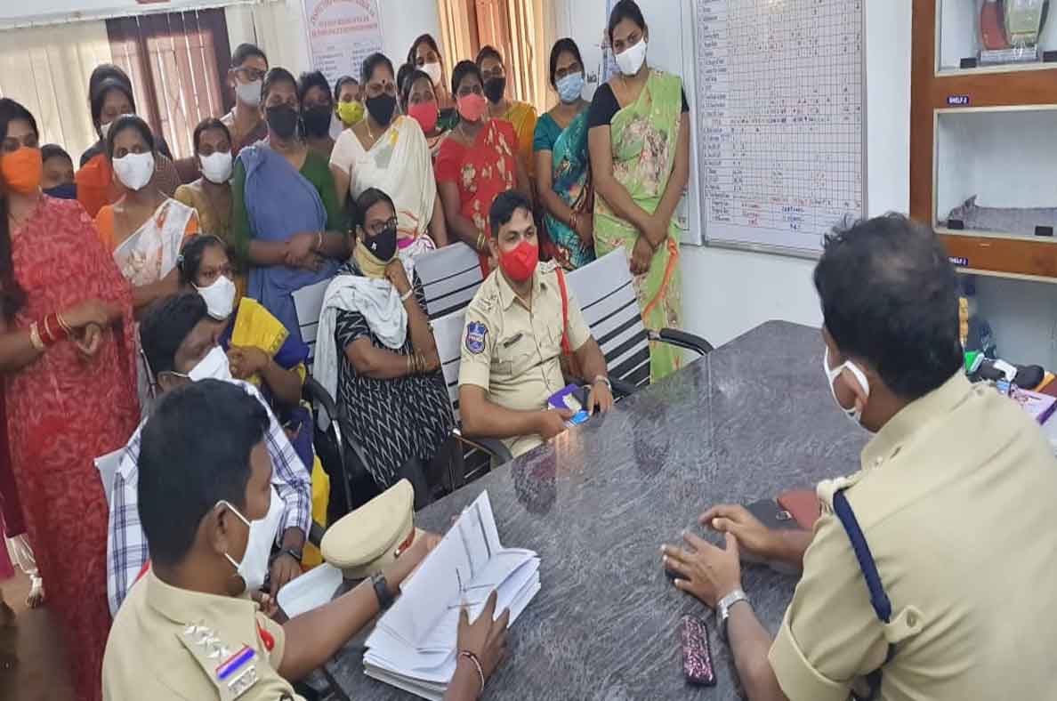 Crime | డబ్బుల కోసం దౌర్జన్యాలకు పాల్పడితే కఠిన చర్యలు..ట్రాన్స్ జెండర్లకు ఏసీపీ వార్నింగ్..