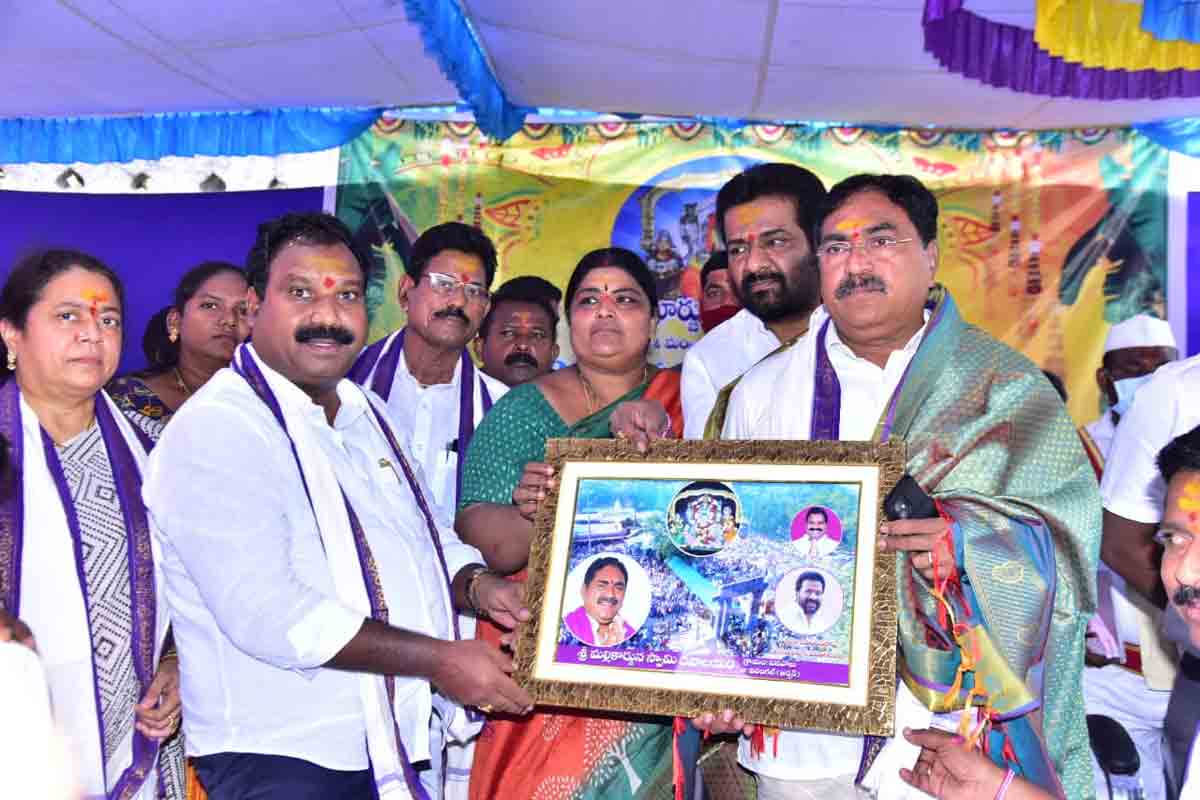 ఐన‌వోలు జాత‌ర ఏర్పాట్ల‌పై మంత్రి ఎర్ర‌బెల్లి స‌మీక్ష‌