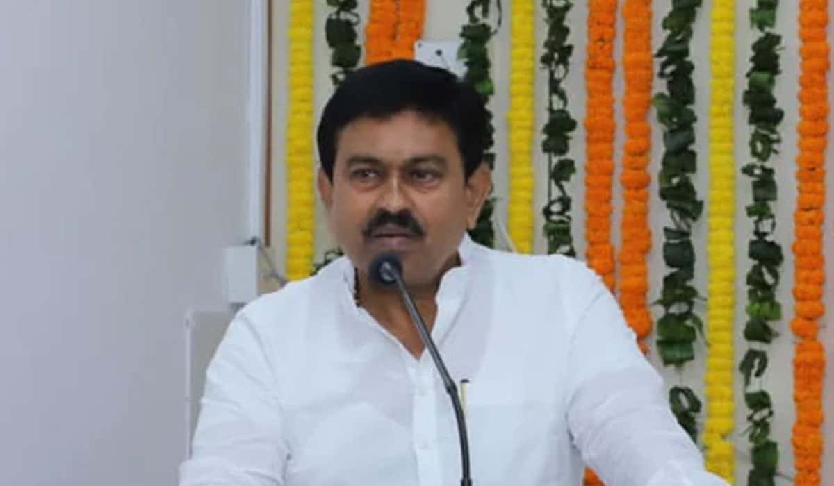 Delhi | డ‌బ్బులిస్తారా? సాక్ష్యాలు బ‌య‌ట‌పెట్టాలా? కేంద్ర‌మంత్రికే బెదిరింపులు