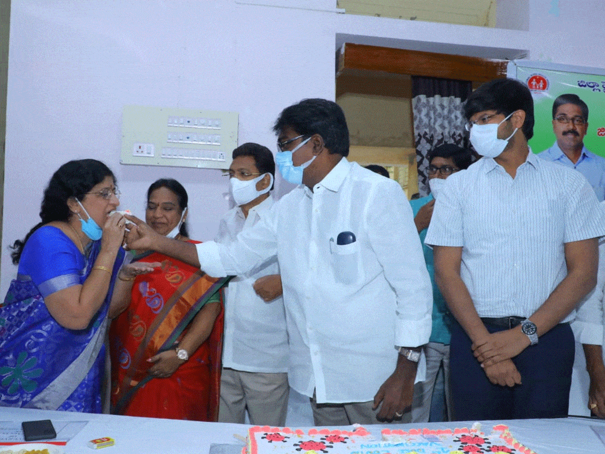 వారి సాహసోపేతమైన పనితీరు వల్లే లక్ష్యాన్ని పూర్తి చేశాం : మంత్రి పువ్వాడ