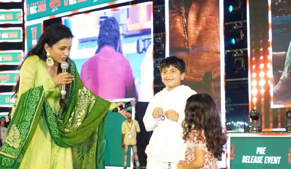 పుష్ప ప్రీ రిలీజ్ వేదిక‌పై త‌గ్గేదే లే.. అంటూ సంద‌డి చేసిన అల్లు అర్జున్ పిల్ల‌లు!