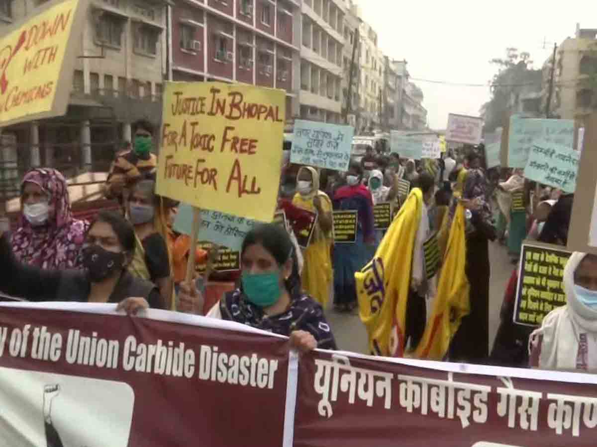 భోపాల్ గ్యాస్ దుర్ఘటనకు 37 ఏండ్లు.. న్యాయం జరుగలేదంటూ బాధితుల నిరసన