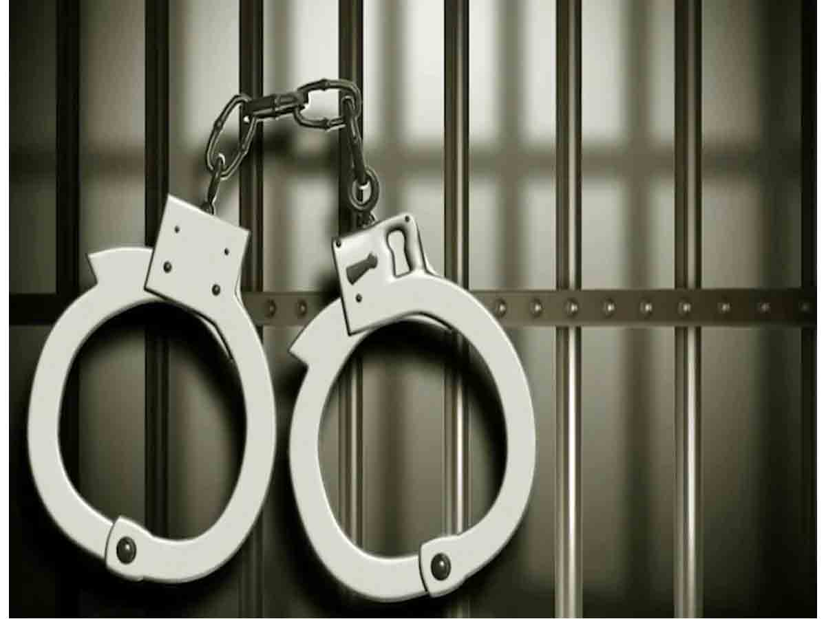 షాకింగ్ : ప్రియురాలిని క‌డ‌తేర్చి మృత‌దేహాన్ని చెరువులో ప‌డేశాడు!