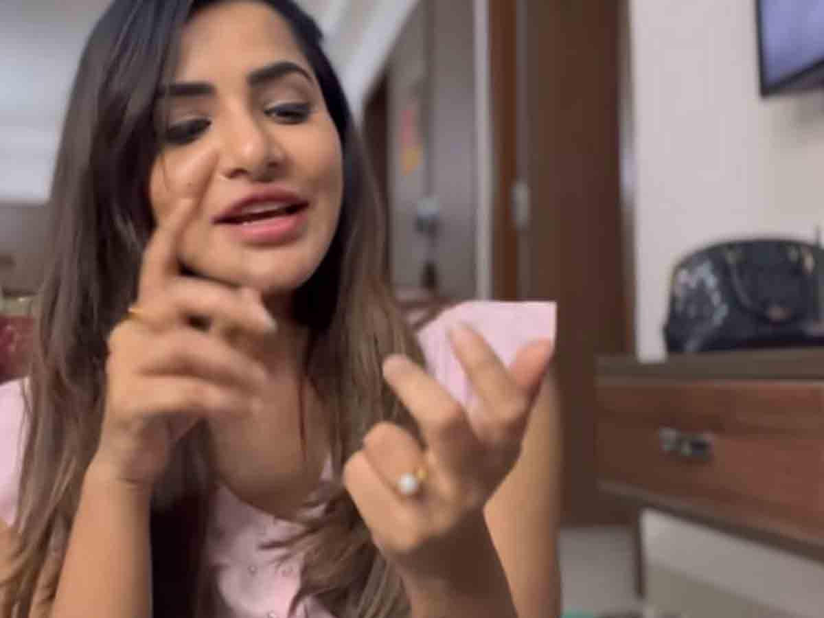 Ashu Reddy: ప్రెగ్నెంట్ అంటూ నాట‌క‌మాడిన బిగ్ బాస్ బ్యూటీ.. చీవాట్లు పెట్టిన త‌ల్లి