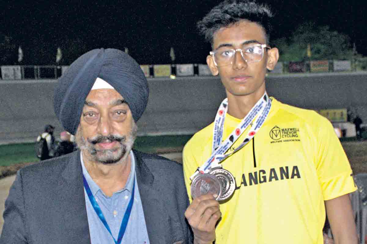 ఆశీర్వాద్‌కు రెండు పతకాలు