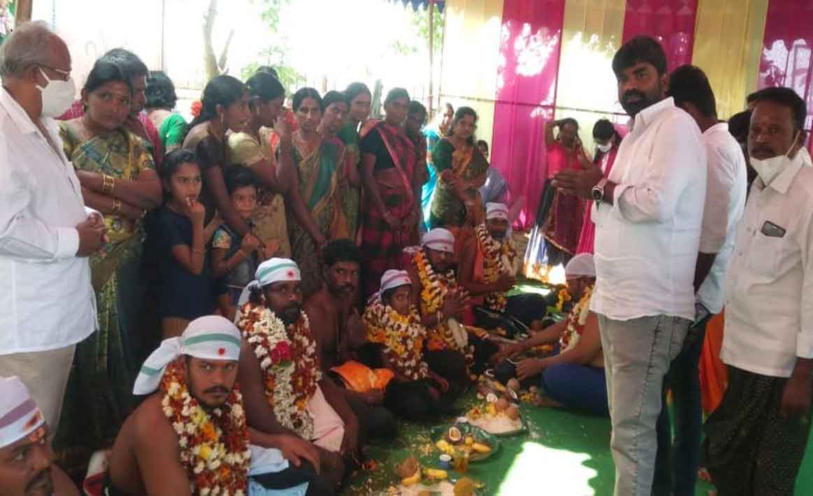 kothagudem | అభయాంజనేయ స్వామి ఆలయంలో ప్రత్యేక పూజలు