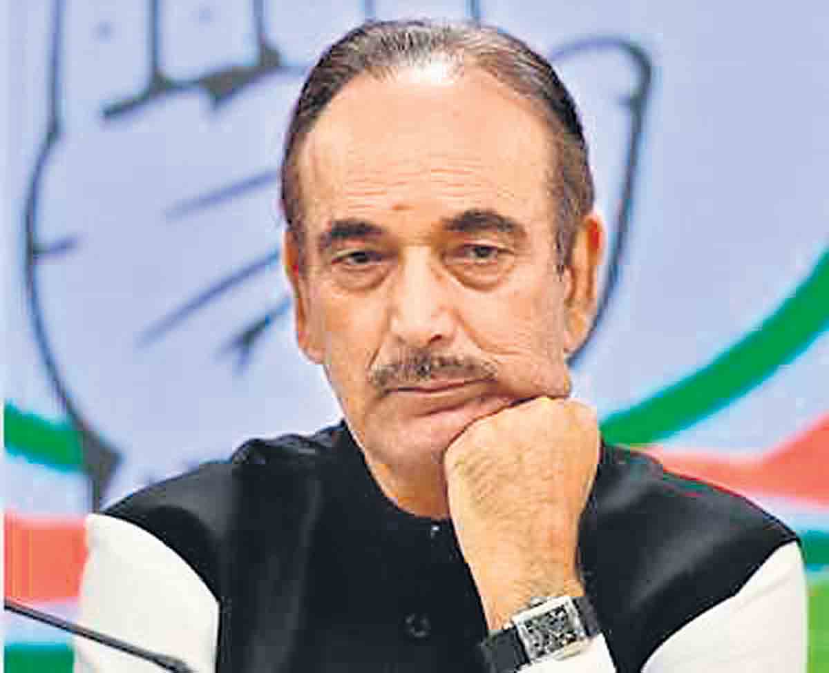 బీజేపీ కంటే రాచరికమే నయం