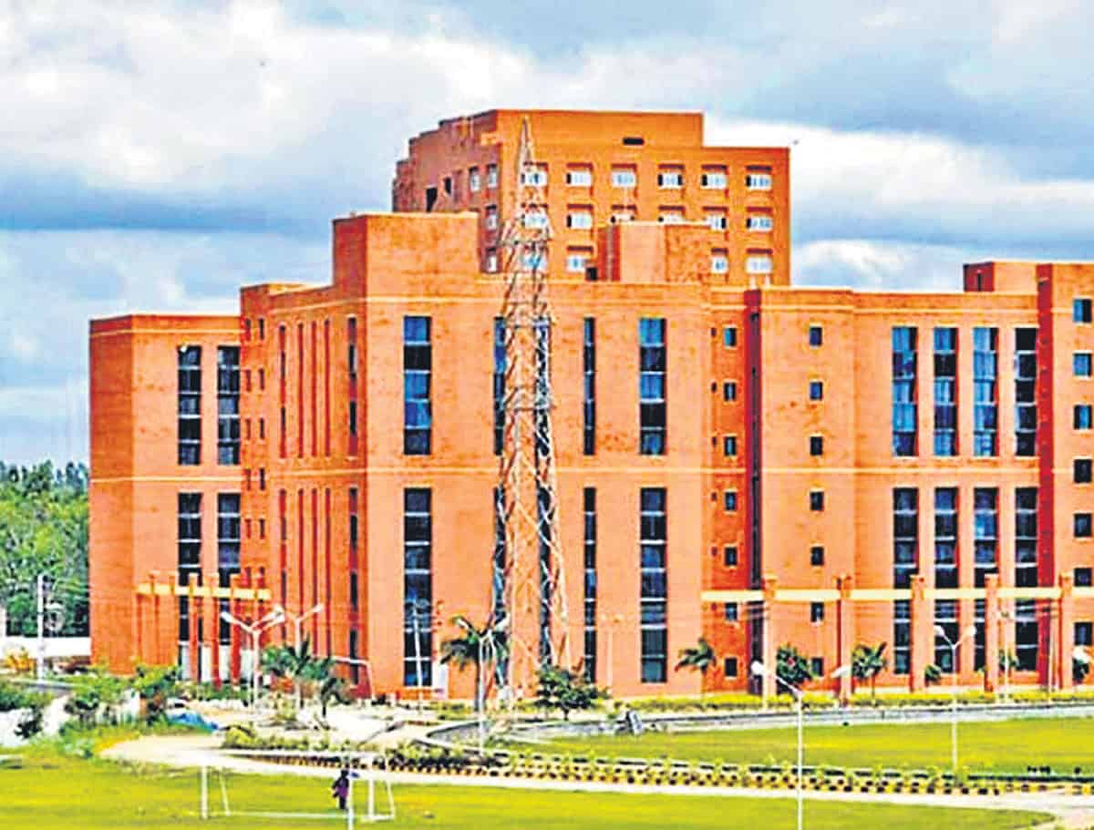 కోర్సులు విభిన్నం.. అవకాశాలు అపారం