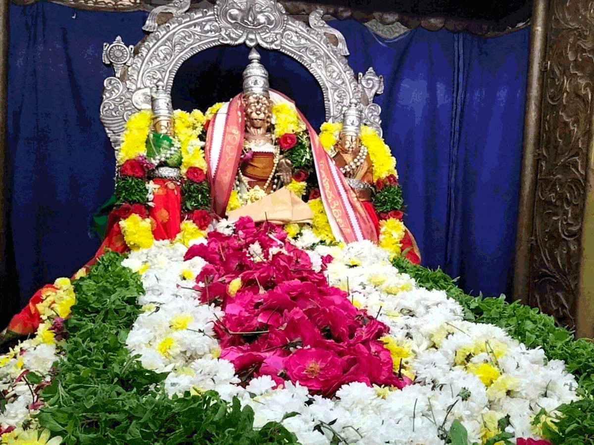 Yadadri temple | యాదాద్రిలో వైభవంగా లక్ష పుష్పార్చన పూజలు