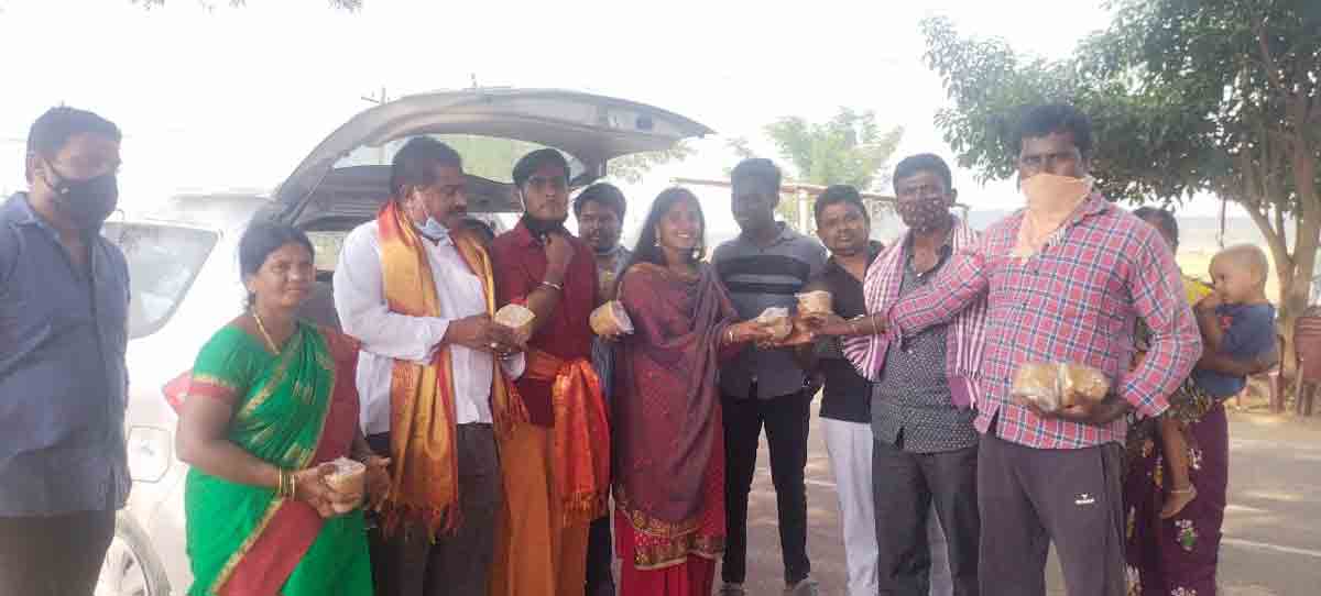 మేడారం తల్లులకు నిలువెత్తు బంగారం