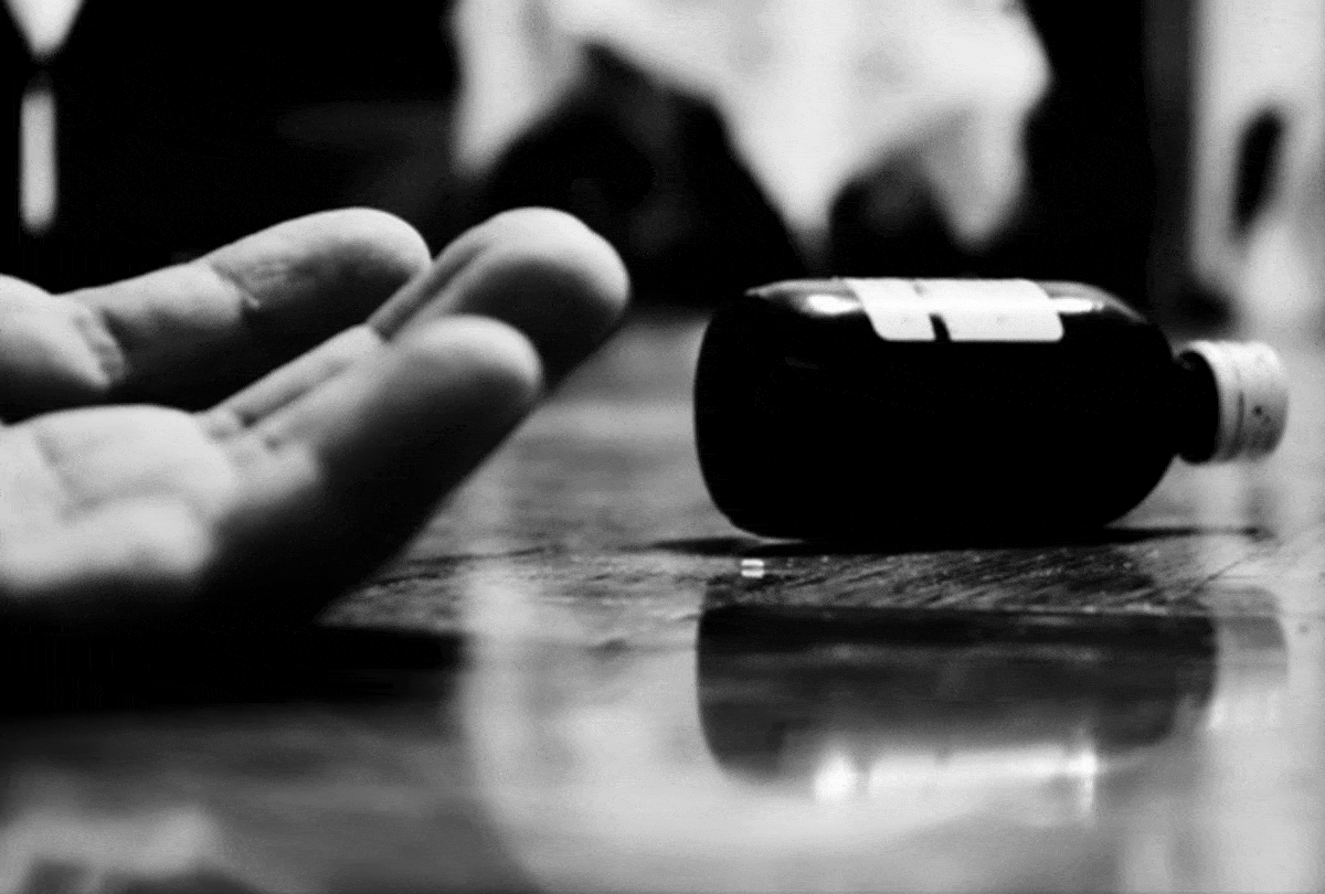 పంట డబ్బులు ఇవ్వడం లేదని పురుగుల మందు తాగిన రైతు