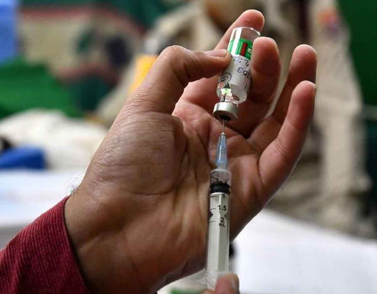 వైద్యుల సూచనతోనే బూస్టర్‌పై నిర్ణయం