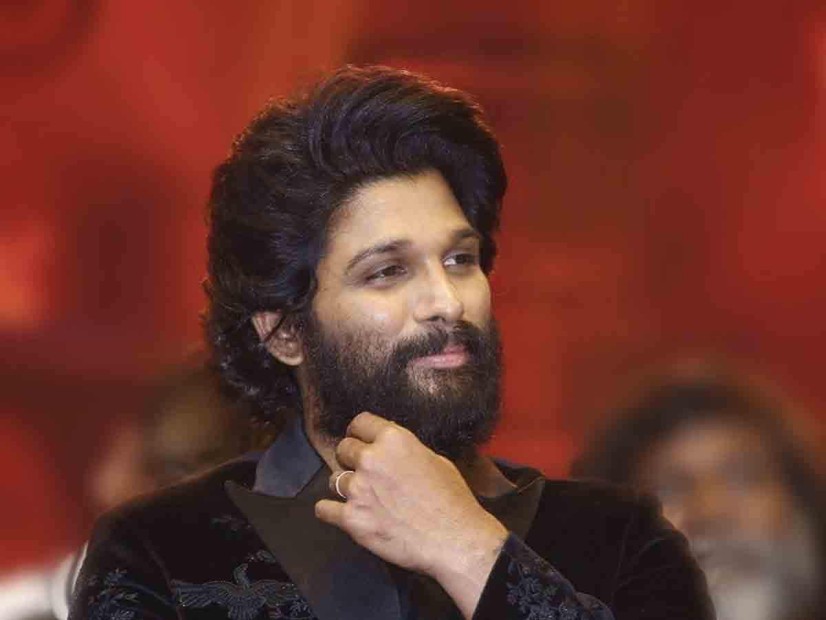 Allu Arjun: పుష్ప టీమ్ మెంబ‌ర్స్‌కి బంగారు రింగ్‌ల‌ను బ‌హుమ‌తిగా ఇచ్చి బ‌న్నీ..!