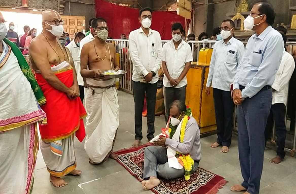 Yadadri temple | యాదాద్రి శ్రీలక్ష్మీనరసింహస్వామివారిని  దర్శించుకున్న రాష్ట్ర ఎన్నికల ప్రధాన అధికారి శంశాక్ గోయల్..