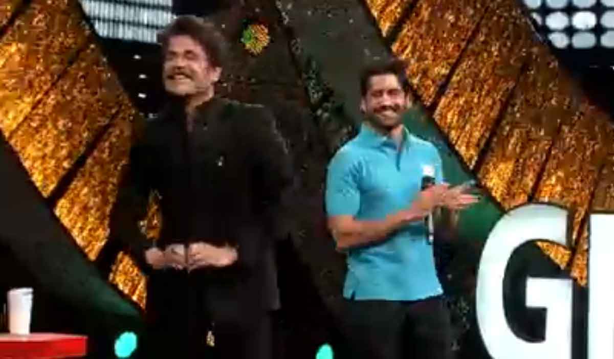 Bigboss Telugu Grand Finale | బిగ్ బాస్ స్టేజ్ మీద నాగ చైత‌న్య‌.. నాగార్జున‌కు స్పెష‌ల్ గిఫ్ట్ ఇచ్చిన చైతూ