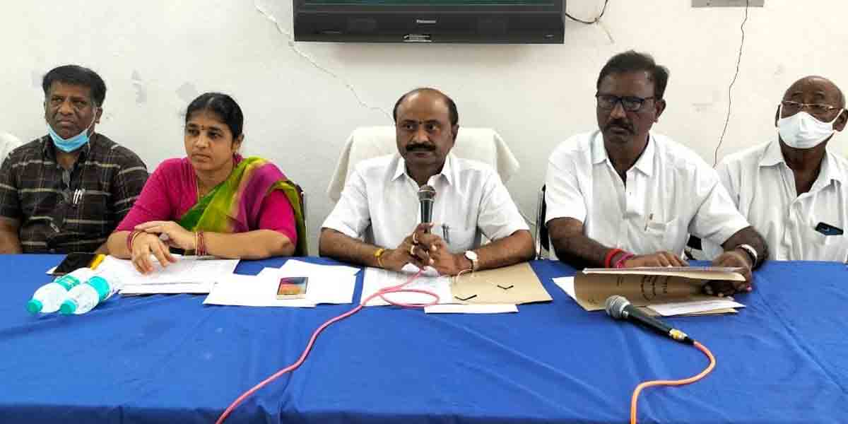 విధుల్లో అలసత్వం వహిస్తే చర్యలు : ఎమ్మెల్యే ధర్మారెడ్డి