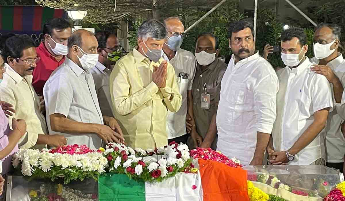 Chandrababu | రోశయ్య భౌతికకాయానికి నివాళులర్పించిన చంద్రబాబు