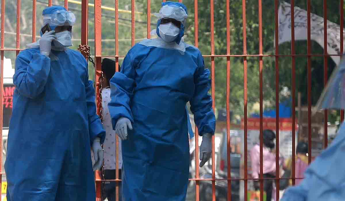 Coronavirus | కరోనా పాజిటివ్‌ స్టూడెంట్లను ఇంటికి పంపేసిన ప్రిన్సిపాల్!