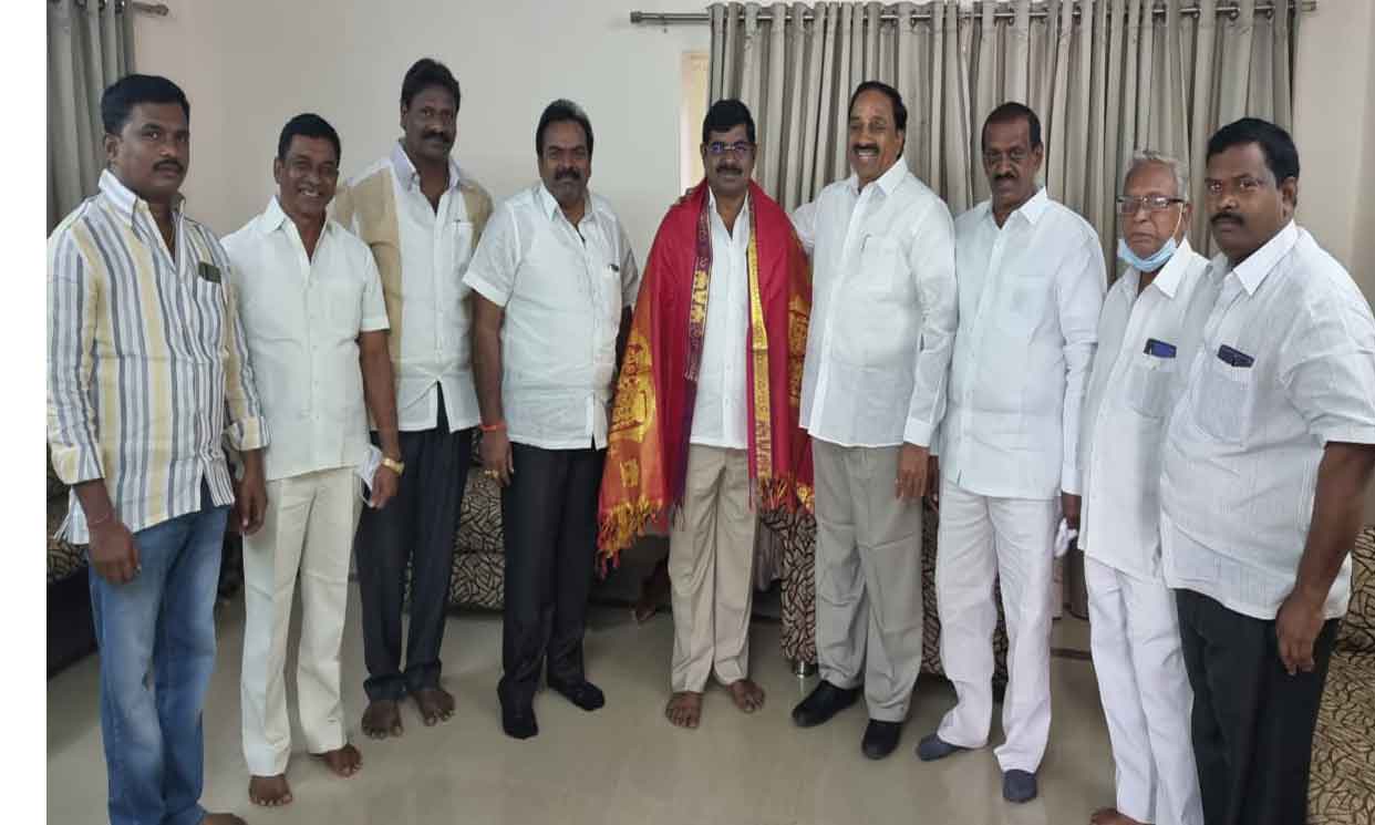 Bhadradri | ఖమ్మం జిల్లా గ్రంథాలయ సంస్థ చైర్మన్ ఉమను సన్మానించిన తుమ్మల..