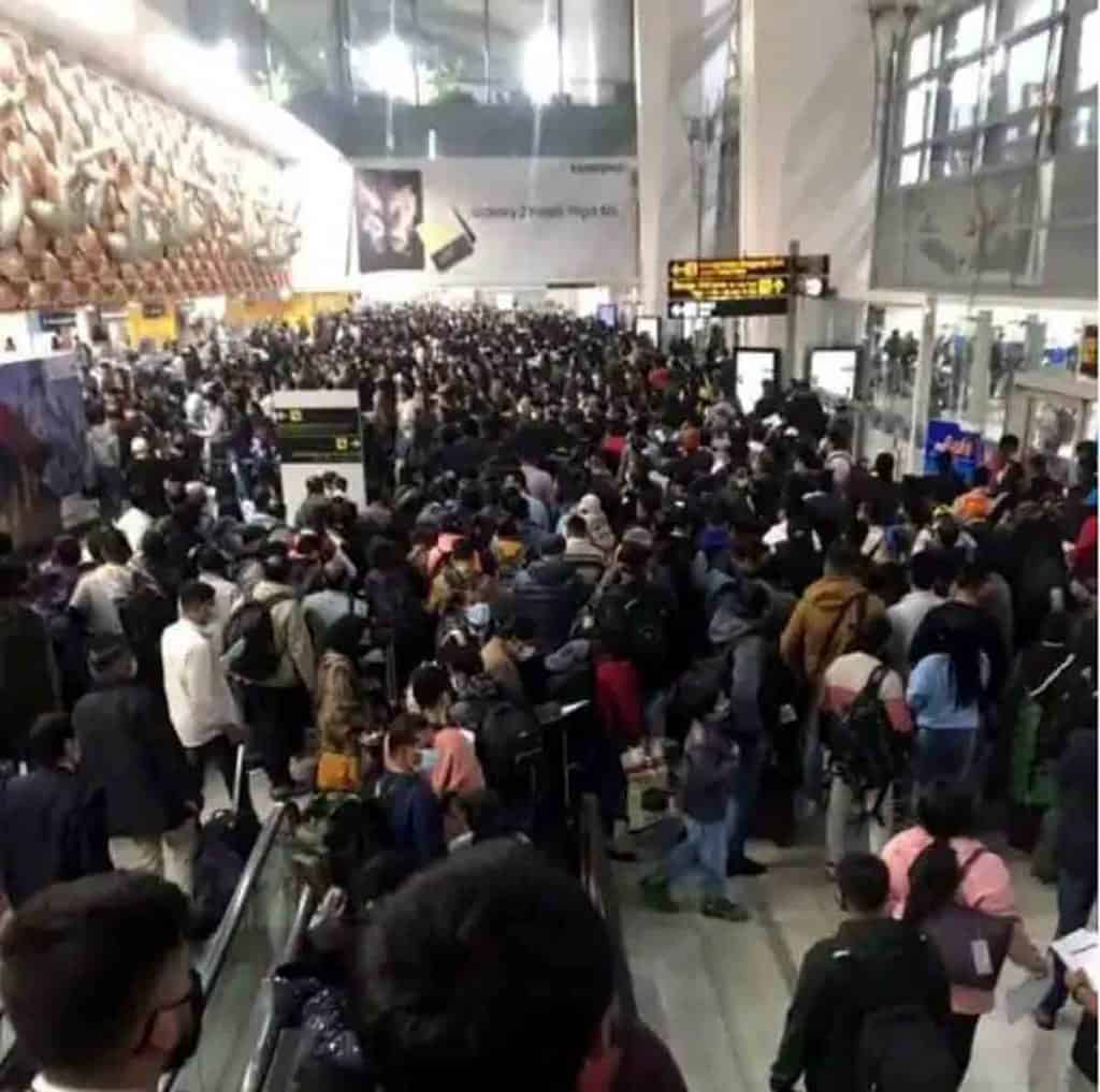 crowd at Delhi airport 