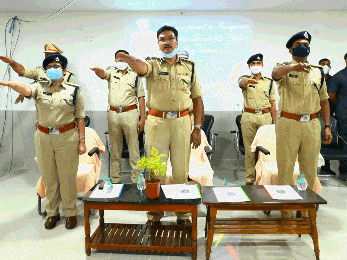 డ్రంక్ అండ్ డ్రైవ్‌తోనే  రోడ్డు ప్రమాదాలు : డిఐజి రంగనాధ్