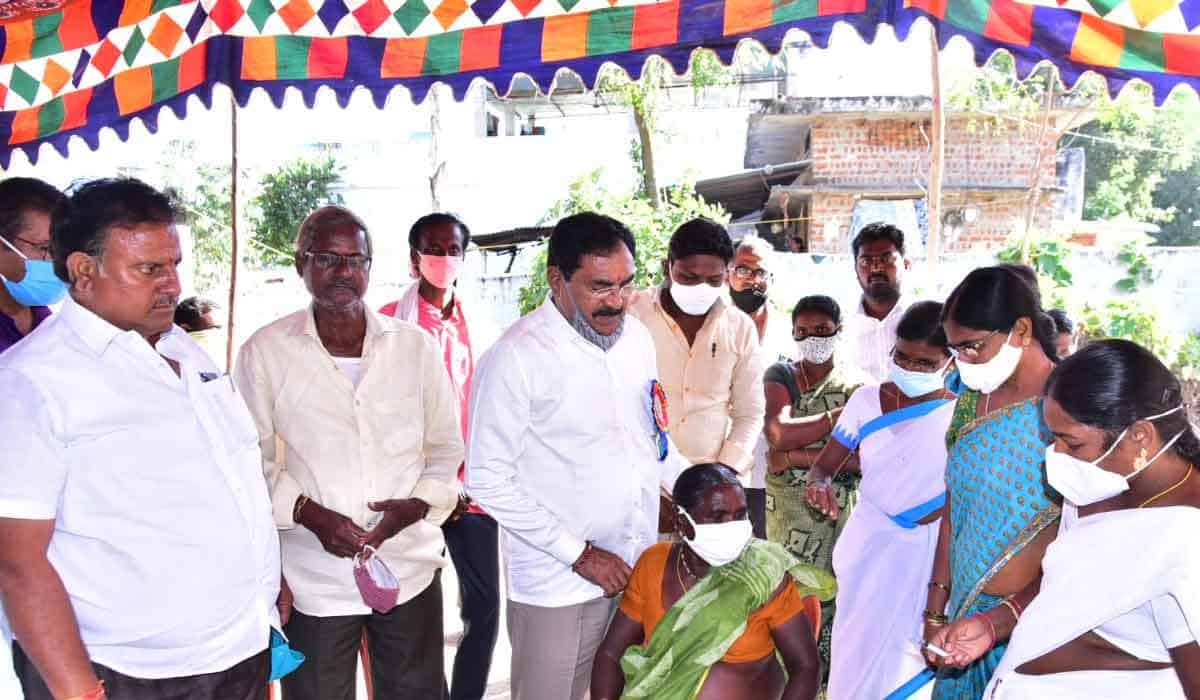 ప్రతి ఒక్కరూ 2 డోసుల టీకాలు వేసుకోవాలి: ఎర్ర‌బెల్లి