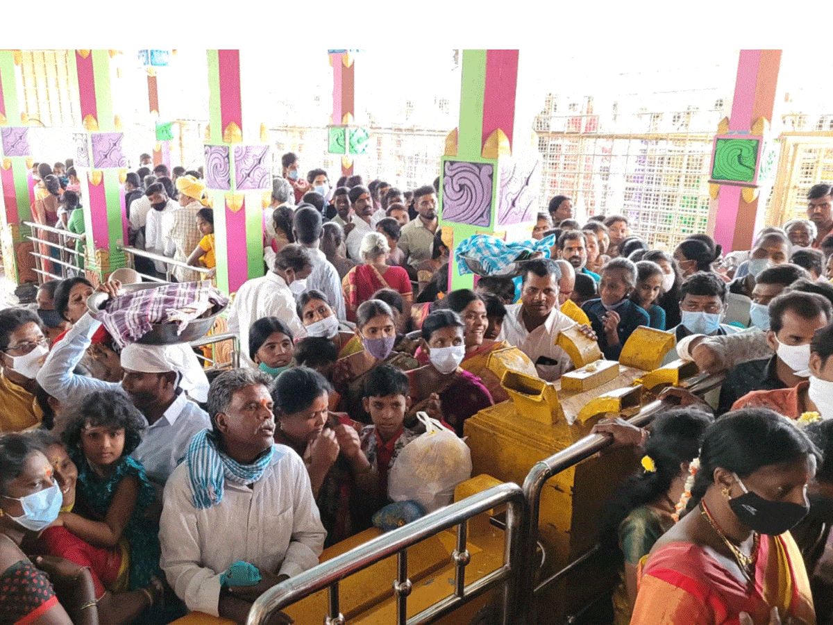 Medak | భక్తులతో కిక్కిరిసిన ఏడుపాయల