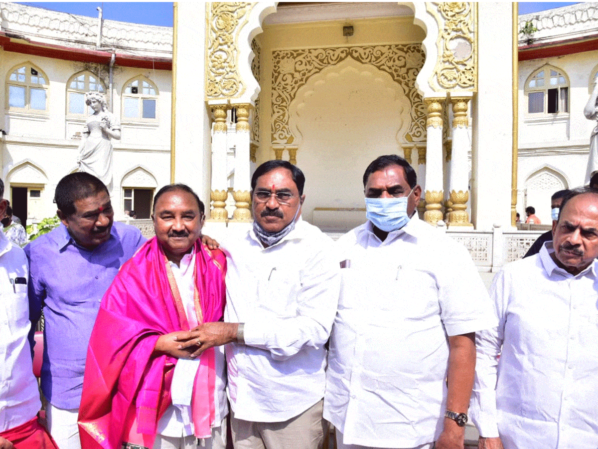 ఎమ్మెల్సీ బండా ప్రకాశ్‌ని సన్మానించిన మంత్రి ఎర్రబెల్లి