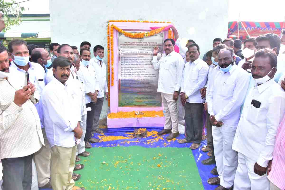 పాల‌కుర్తిలో ప‌లు అభివృద్ధి ప‌నుల‌కు మంత్రి ఎర్ర‌బెల్లి శంకుస్థాప‌న‌