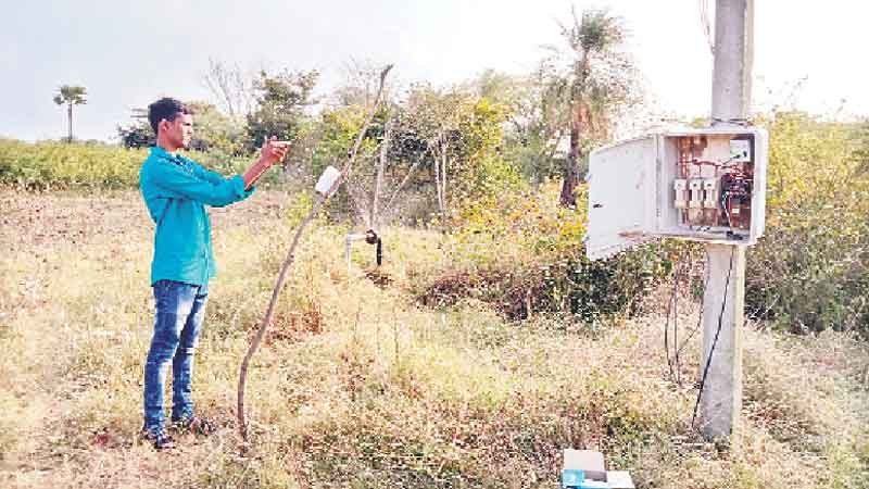 సెల్‌ఫోన్‌తో వ్యవసాయ మోటార్‌ ఆన్‌