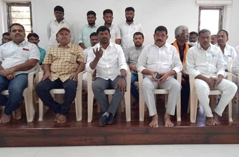 తీన్మార్‌ మల్లన్న వైఖరి మార్చుకోవాలి