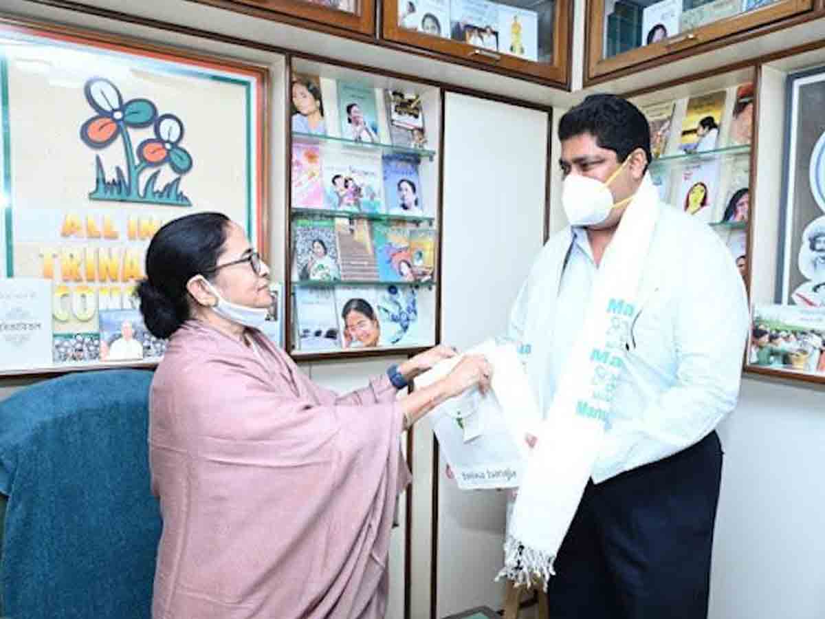 కాంగ్రెస్‌కు భారీ షాక్ : దీదీ స‌మ‌క్షంలో టీఎంసీలో చేరిన పార్టీ ఎమ్మెల్యే