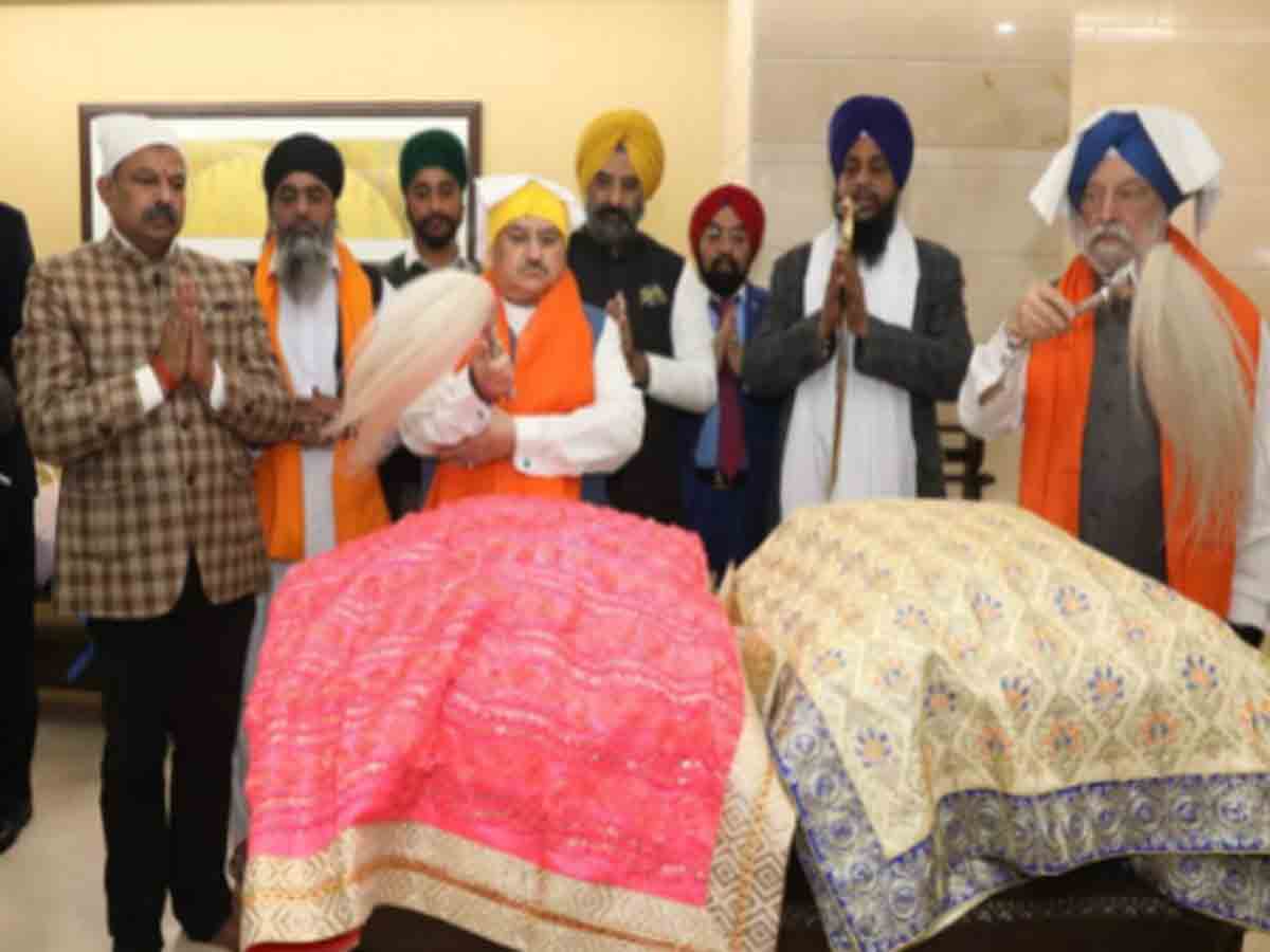 ఆఫ్ఘనిస్థాన్‌ నుంచి భారత్‌కు.. మత గ్రంథాలు, వంద మంది ప్రజలు